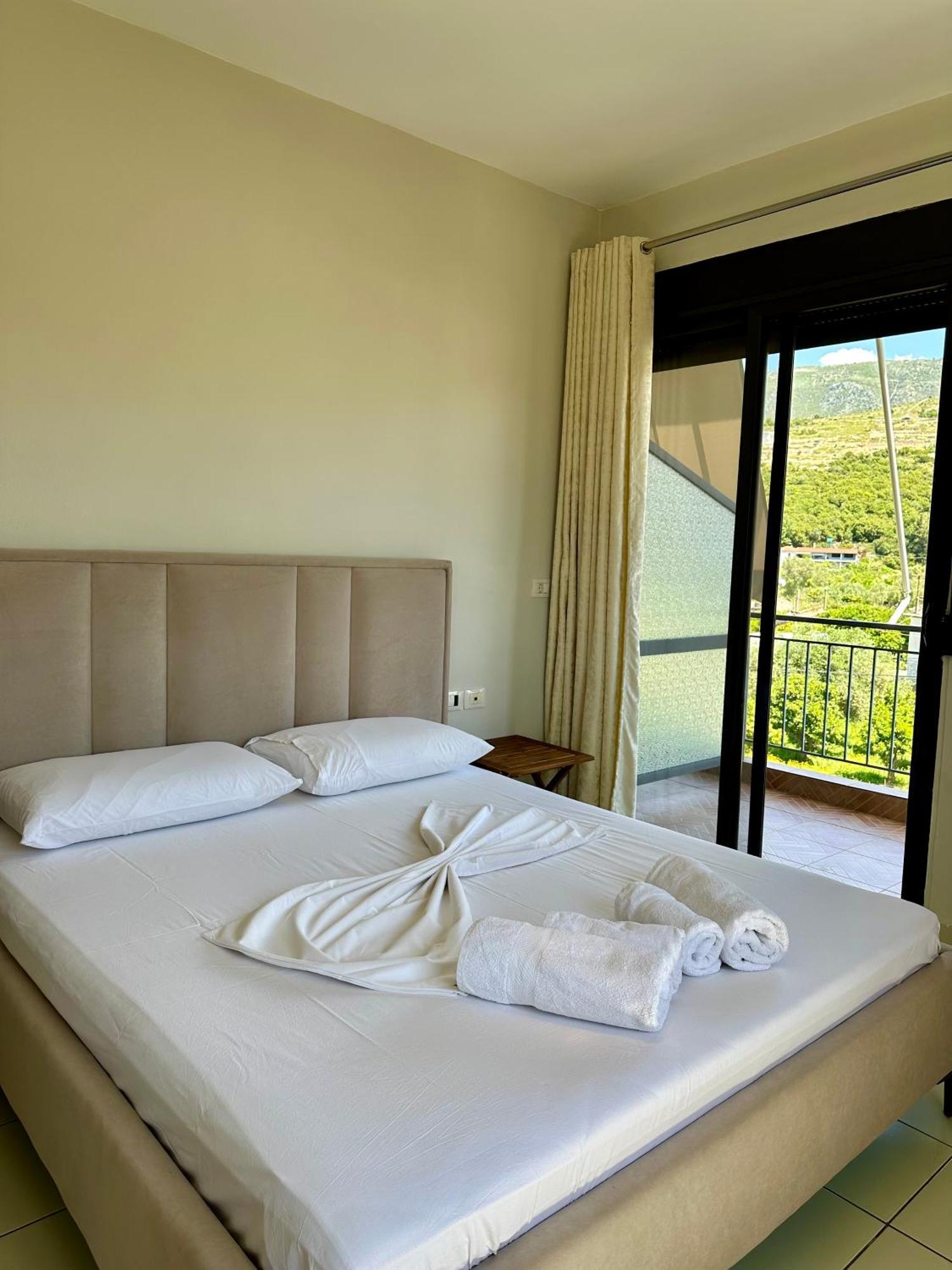 Bora Rooms Himare Exterior photo